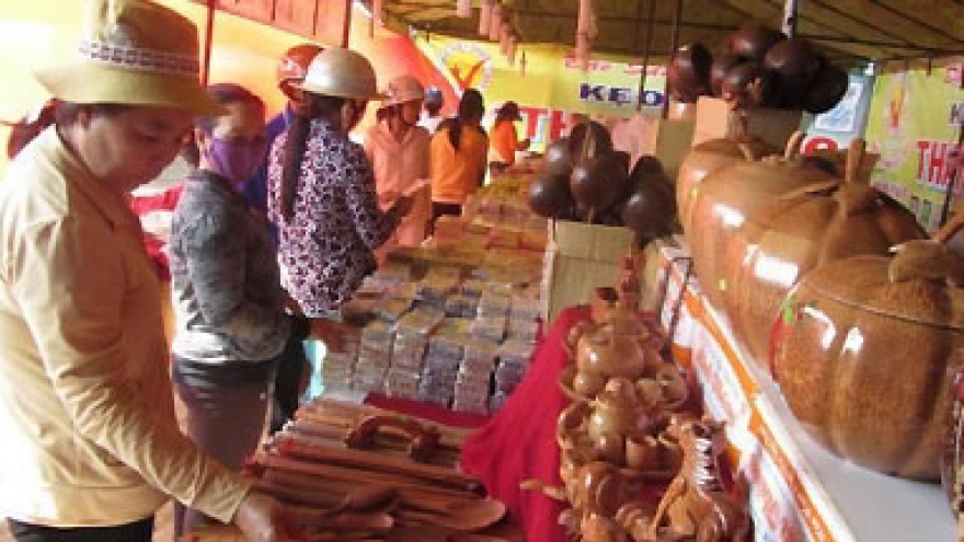 
        Indonesia trade fair opens in Hanoi
                              