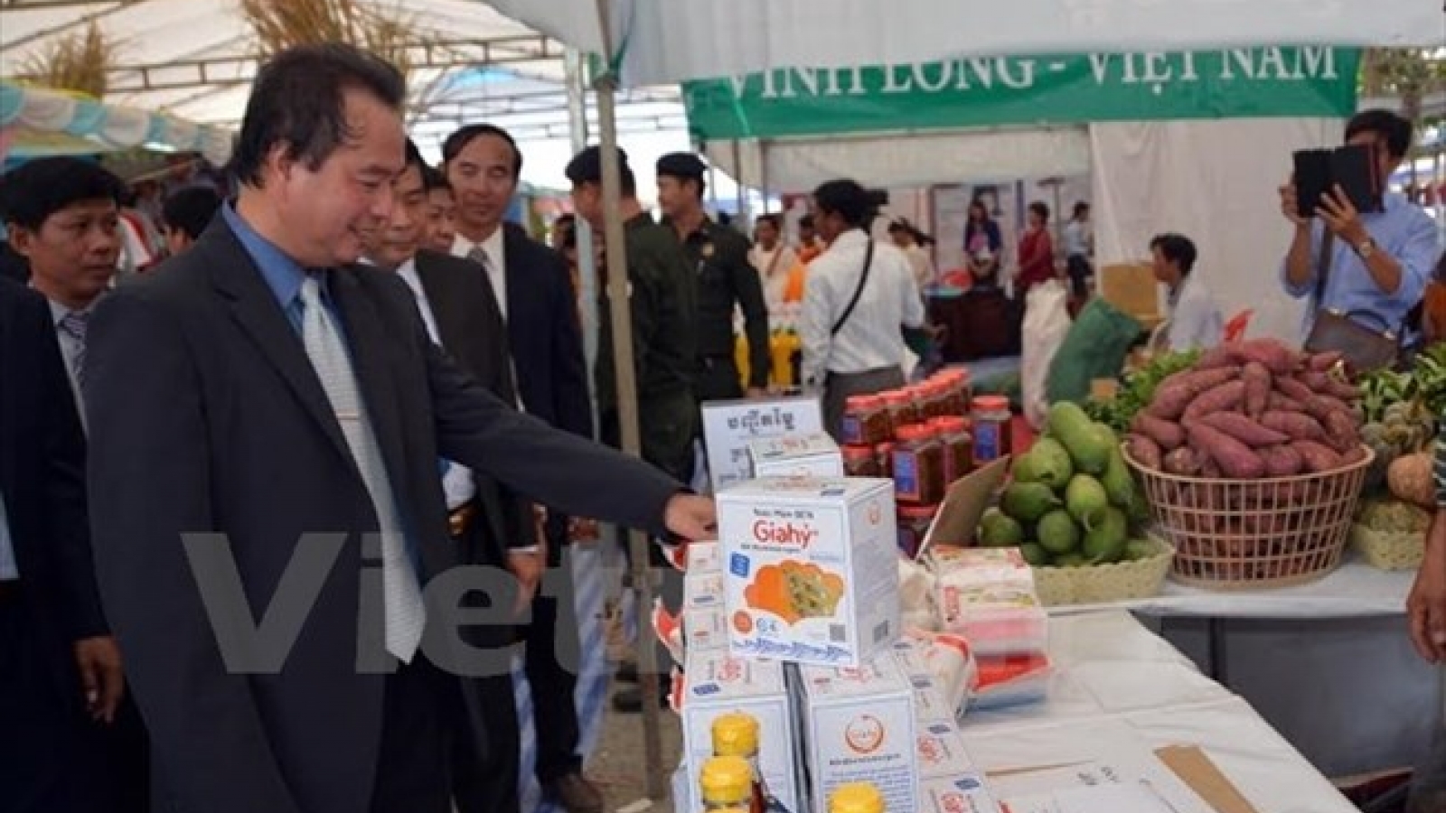 Vietnamese enterprises attend trade fair in Cambodia