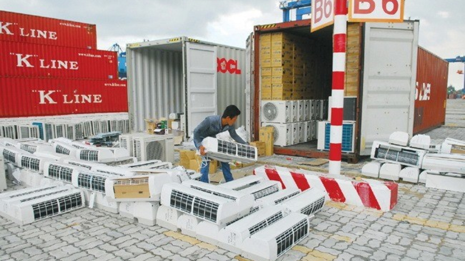 HCM City to tackle smuggling, trade fraud at port