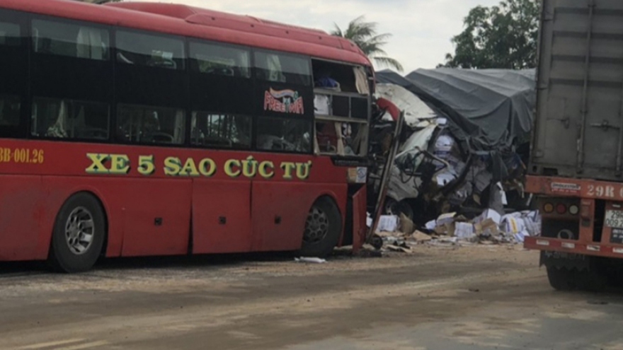 Two dead and 11 injured in road traffic accident in Binh Thuan