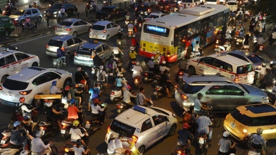 Hanoi announces top six ideas for solving traffic congestion