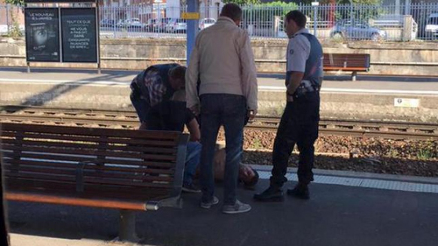 US soldier wounded helping to overpower gunman on train in France