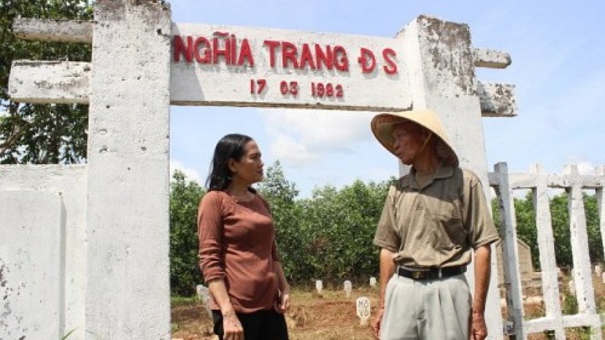 A return to the cemetery of unknown victims in Vietnam train crash