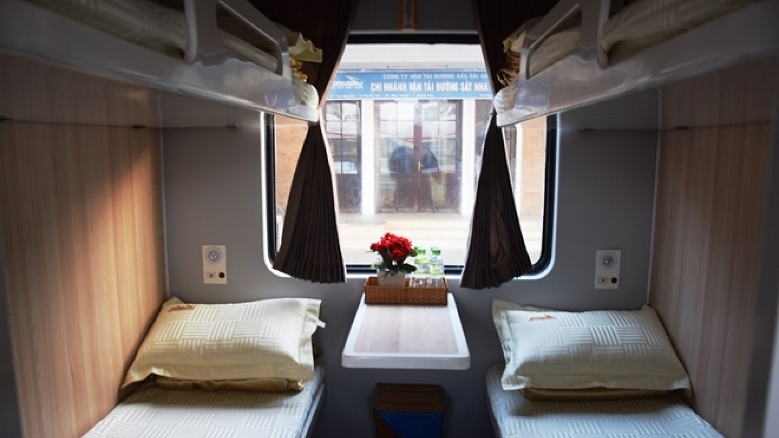 5-star train connects HCM City-Nha Trang