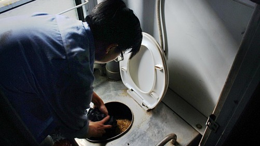 Japan-made bio-toilets confuse Vietnamese train operators