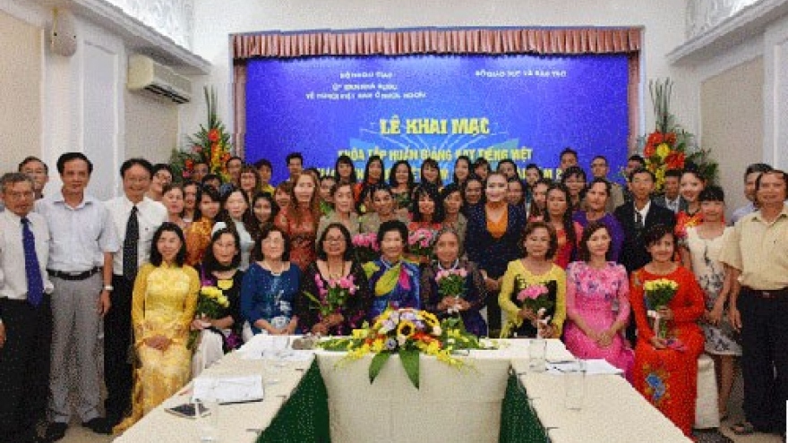 Language training course held for overseas Vietnamese teachers