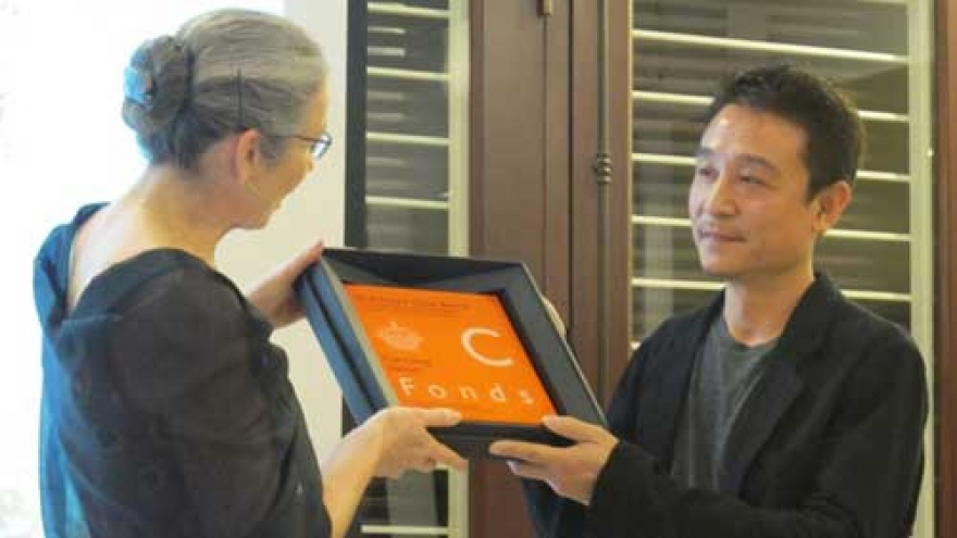 Artist Tran Luong receives prestigious Prince Claus Award