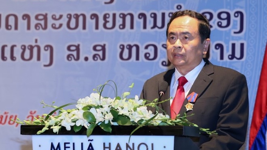 Lao Freedom Order presented to Vietnamese officials