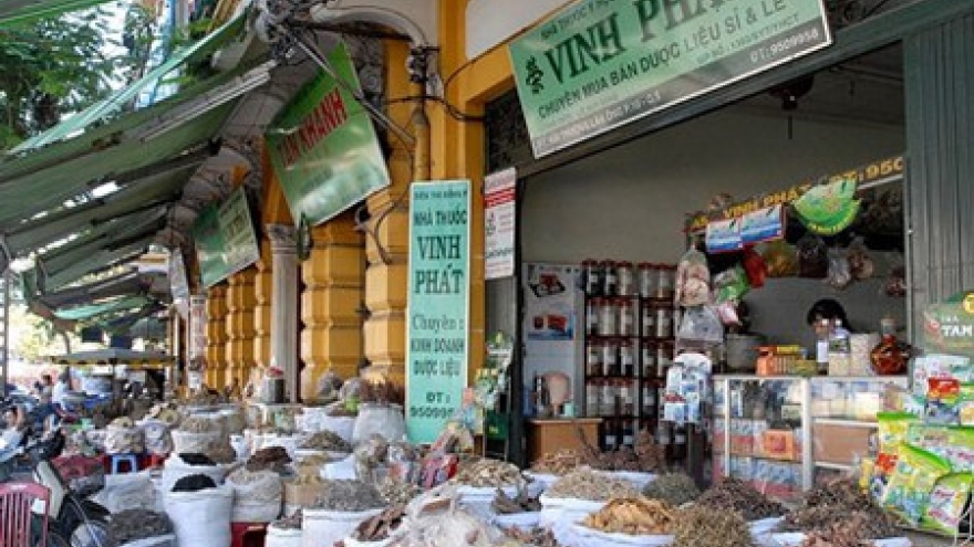 HCM City's Oriental medicine streets attract tourists