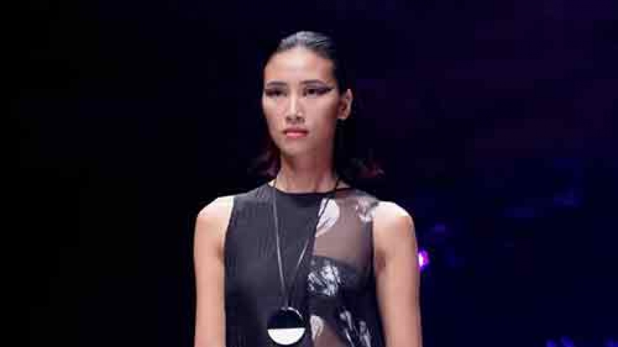 Trang Khieu signs contract with Italian modelling agency