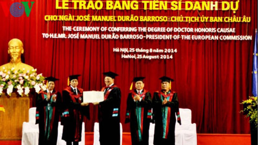 
        NEU bestows honorary doctorate on EC President
                              