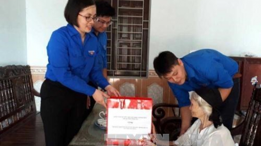 Over VND394 billion spent on gifts for revolutionary contributors