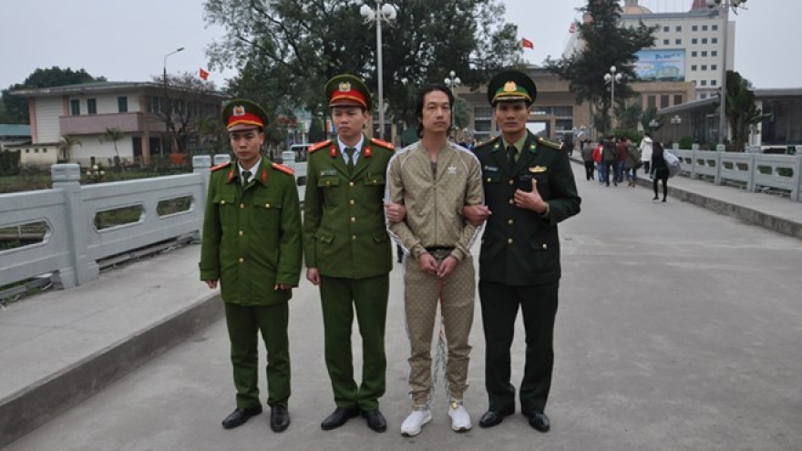 Vietnam returns fugitive to China