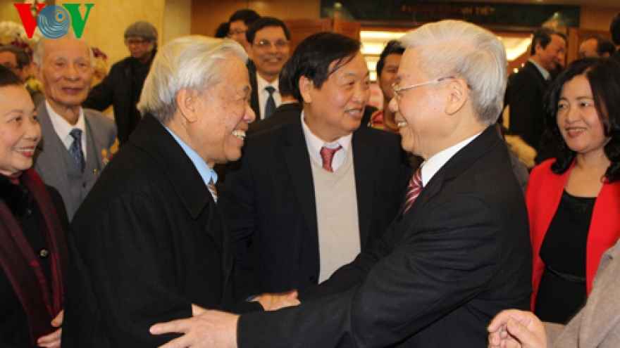 Party leader hosts year-end meeting with intellectuals