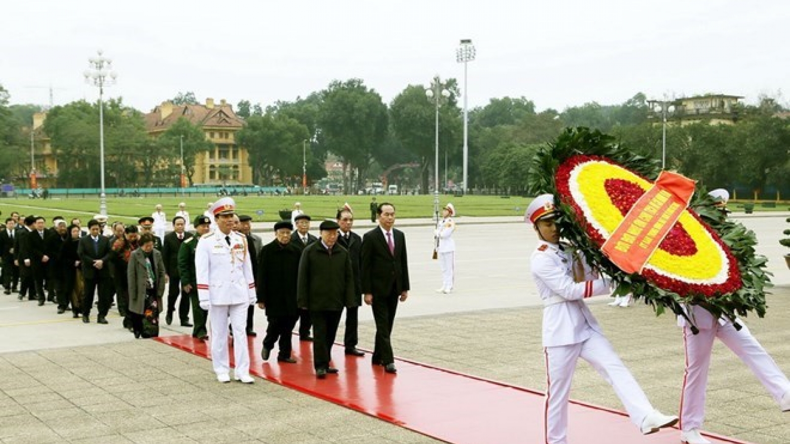Leaders pay tribute to President Ho Chi Minh on CPV founding anniversary