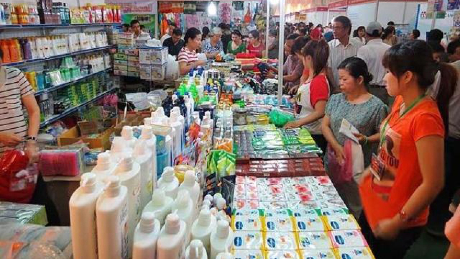 HCM City hosts int’l exhibitions on food and beverages