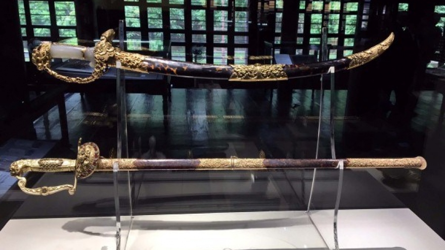 Exhibition on royal treasures opens in Hue