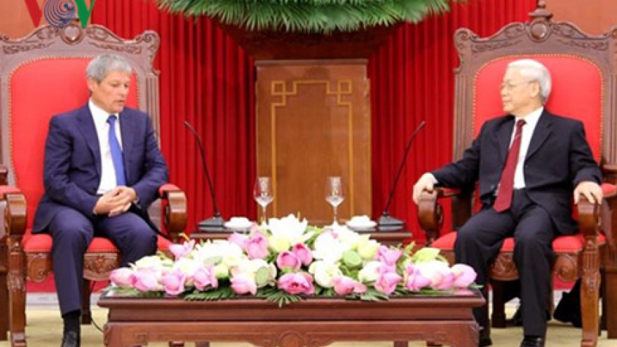 Romanian PM welcomed by Vietnamese top leaders