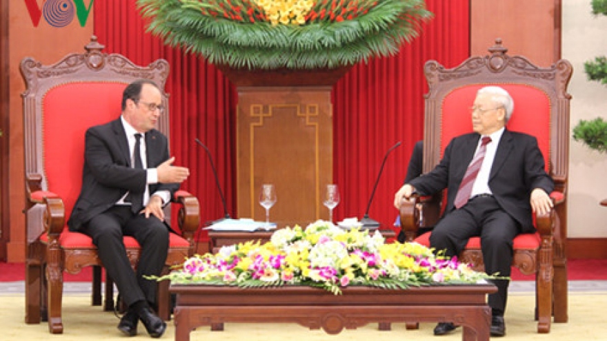 Vietnamese, French leaders vow to ratchet up partnership