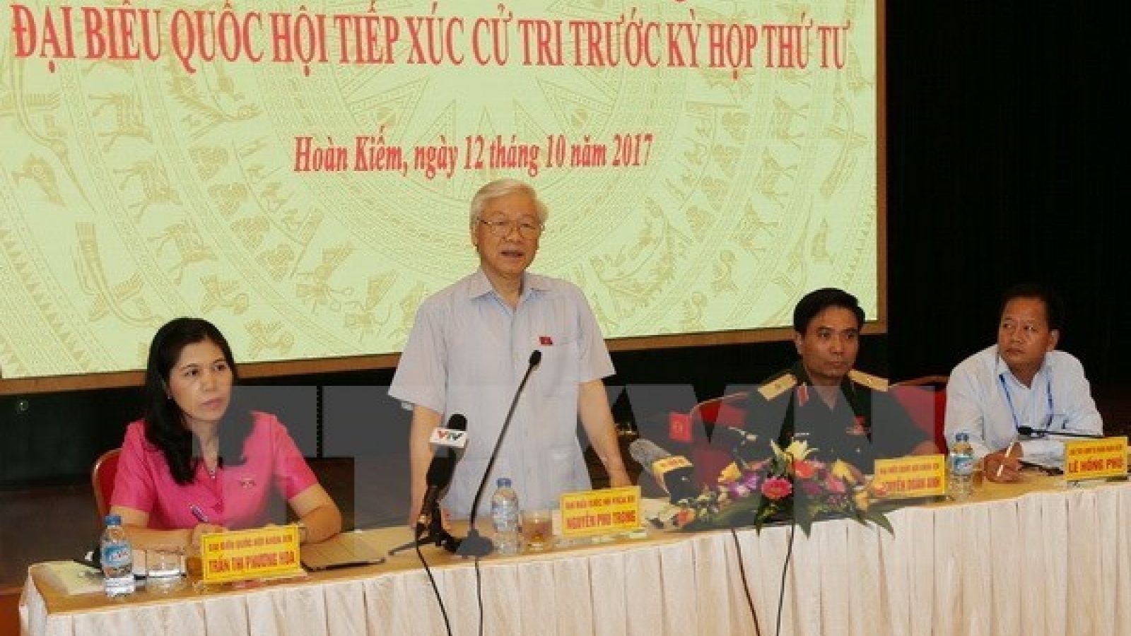 Voters praise anti-corruption efforts at meeting with Party leader