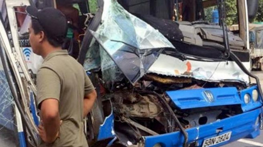 Vietnam truck driver saves dozens as bus suffers brake failure