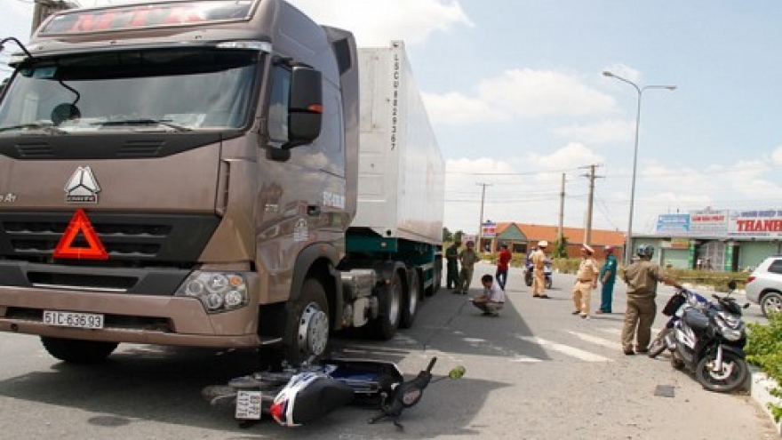 5 dead in three trailer truck accidents on same day in Vietnam