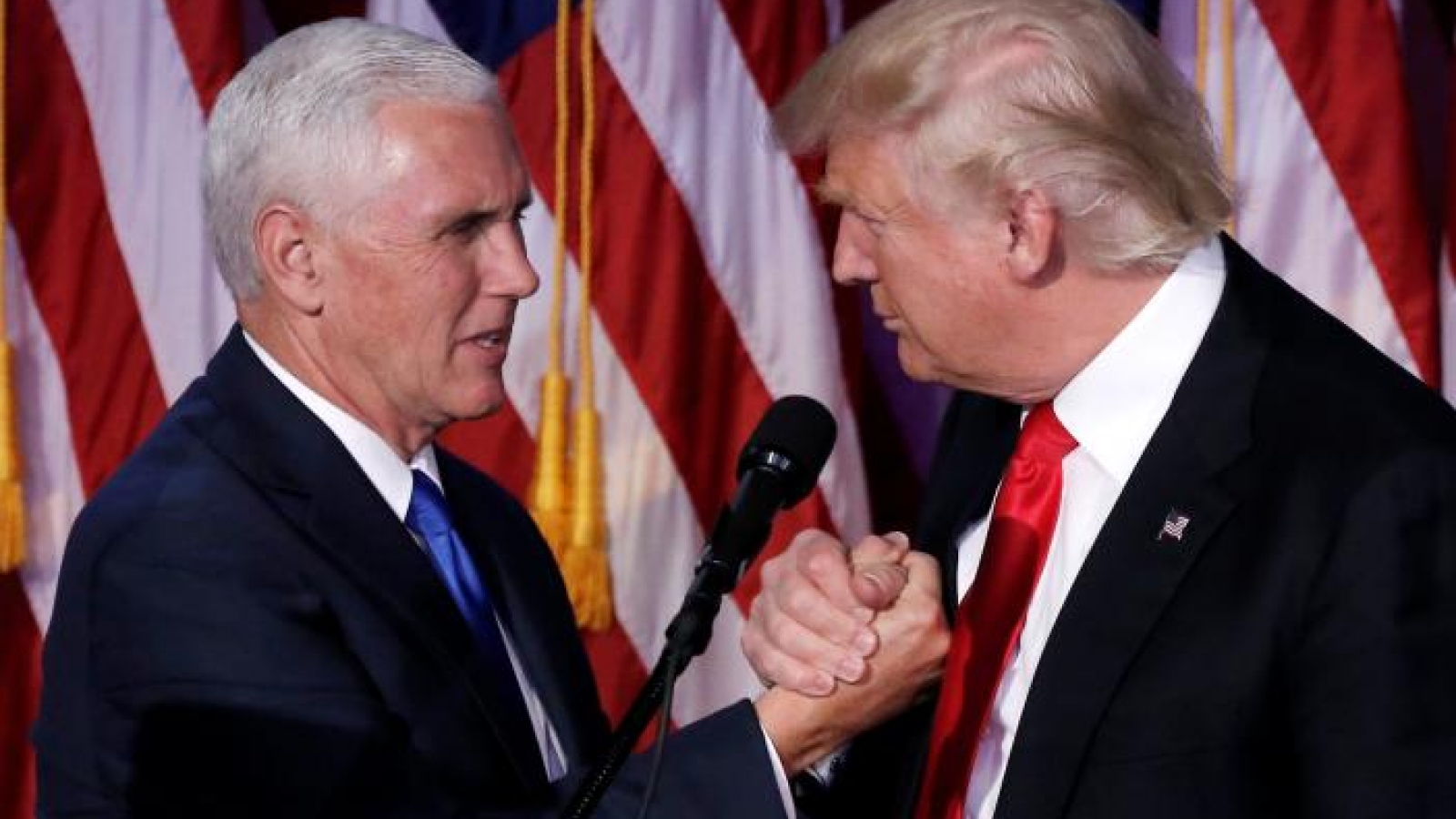 Trump packs transition team with loyalists and family
