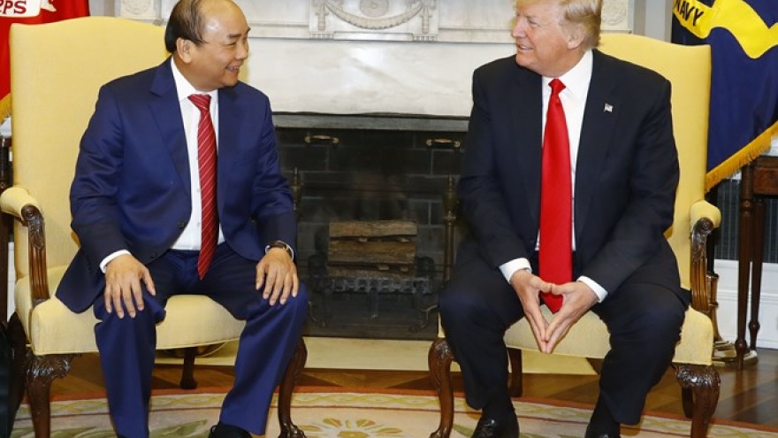 PM Phuc, President Trump talk ways to advance Vietnam-US ties