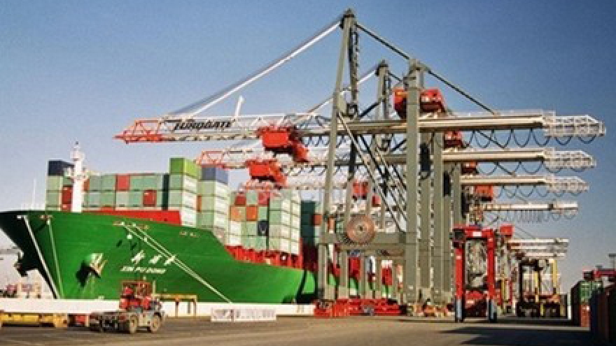 Vietnam improves trade deficit with China 