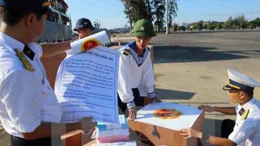 Naval ships help Truong Sa district join General Election