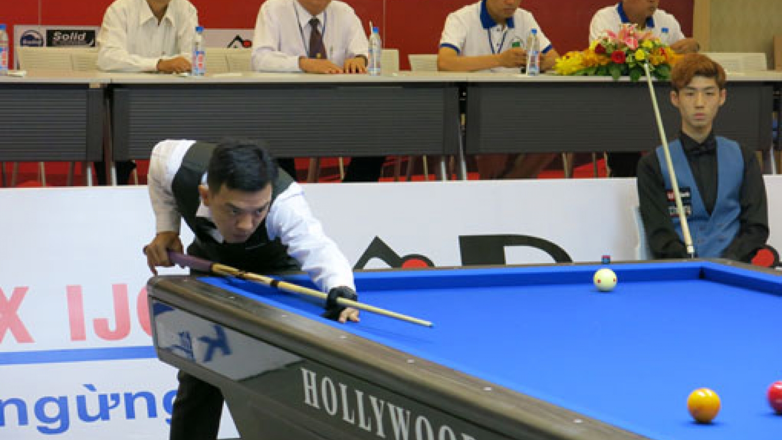 Top billiards players cue up at world tourney in Binh Duong