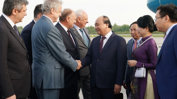 Prime Minister arrives in Russia, beginning official visit