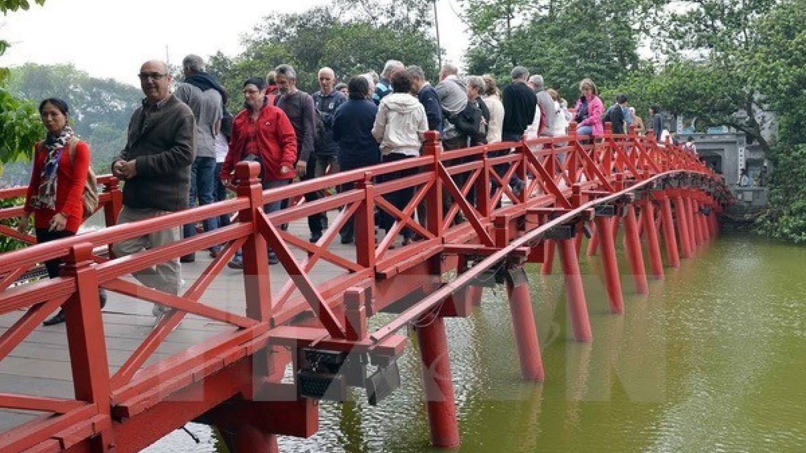 Hanoi to make tourism key industry by 2020