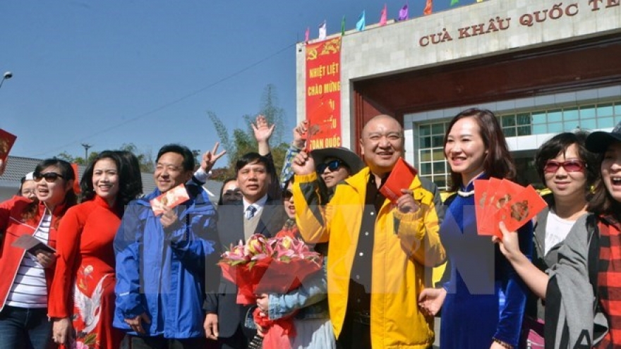 Quang Ninh: border tourism thrives