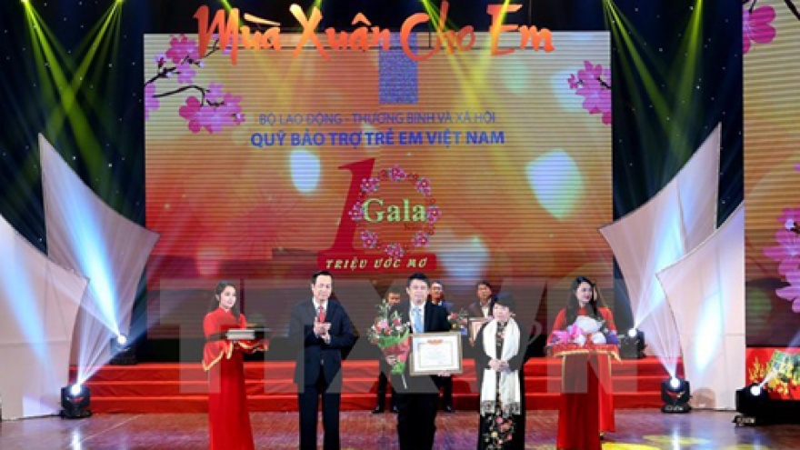 Gala raises over VND100 bln in support of children