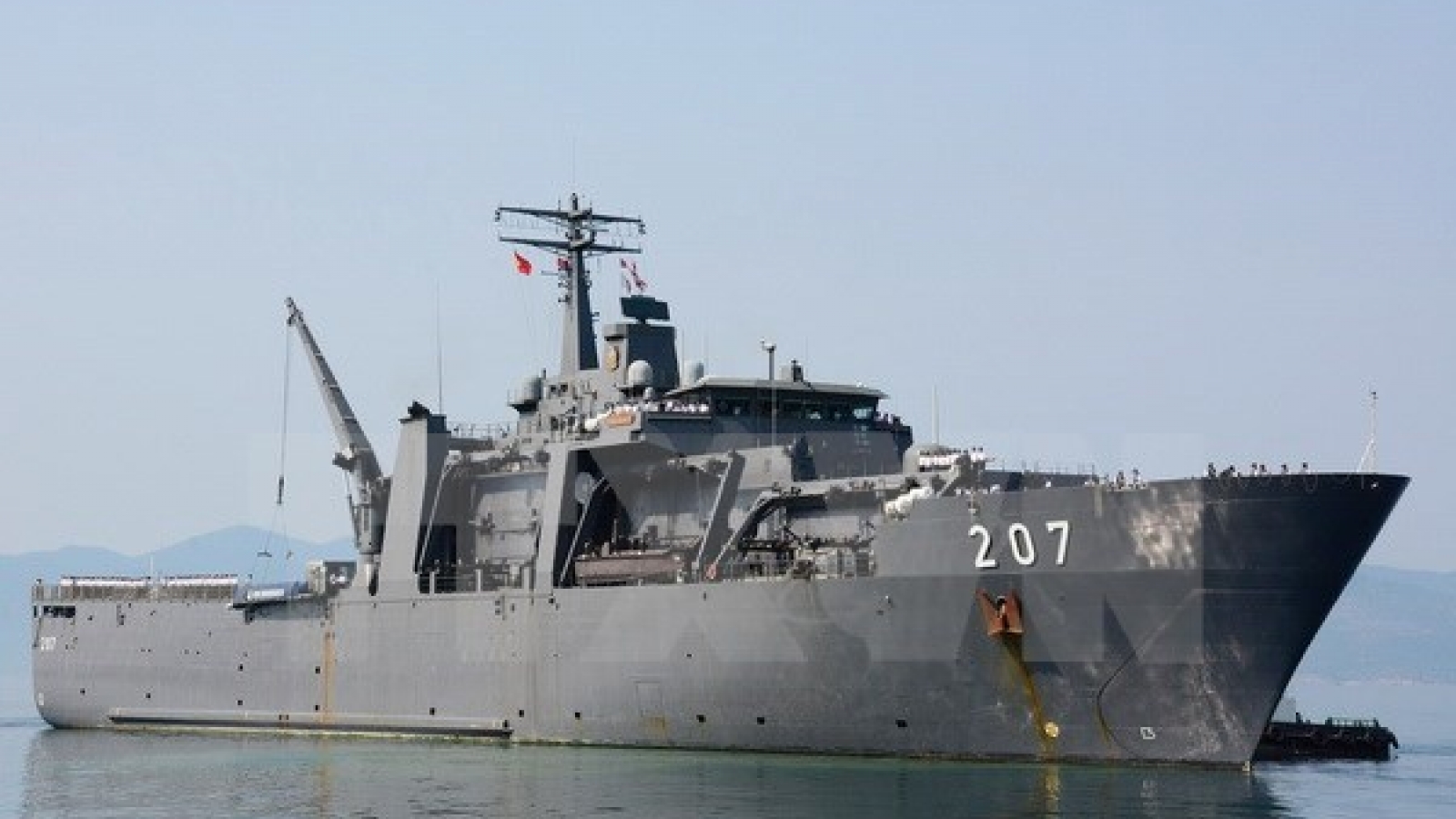 Singapore naval ship visits Vietnam
