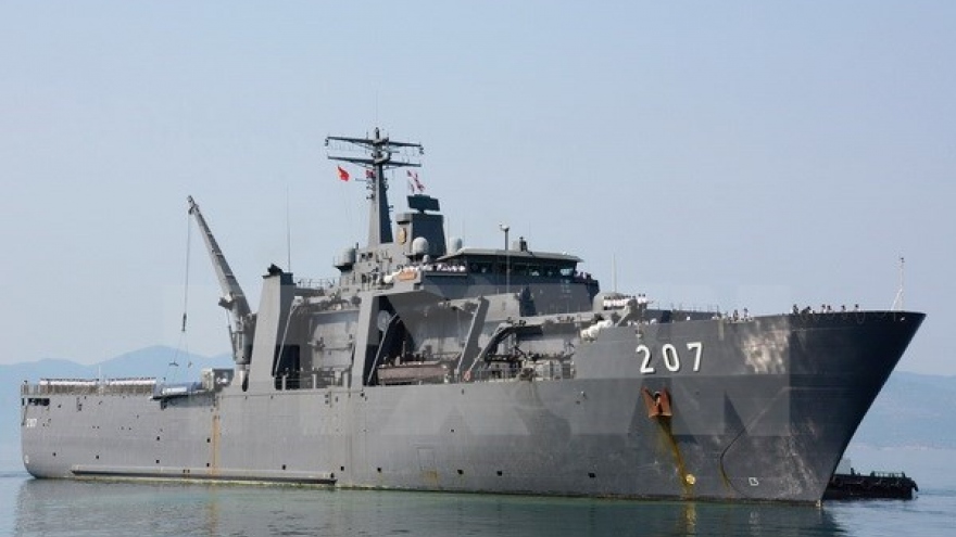 Singapore naval ship visits Vietnam