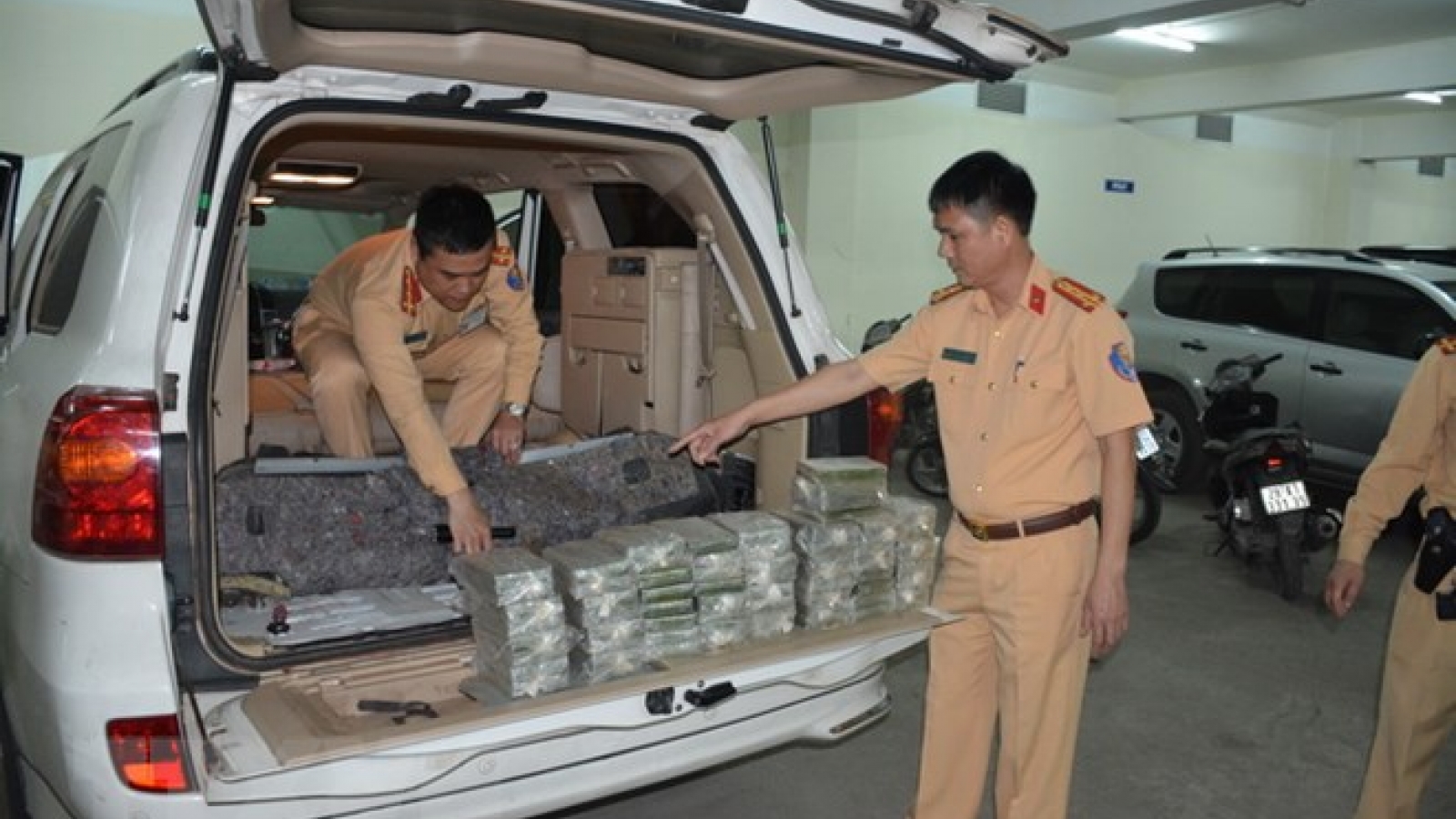 Lang Son police seize 20 bricks of heroin in drugs bust