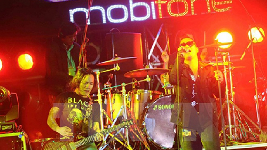 RockStorm 2014 lures 10,000 fans from Can Tho