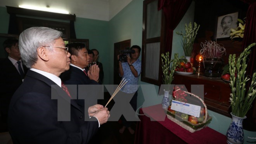 Party chief pays tribute to President Ho Chi Minh