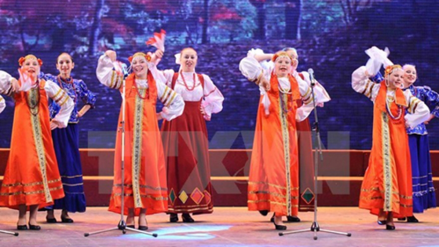 Russian performances in Thanh Hoa attract locals