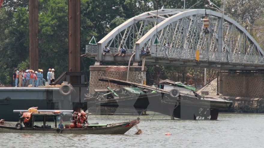 Towboat owner, driver in Ghenh bridge collapse prosecuted