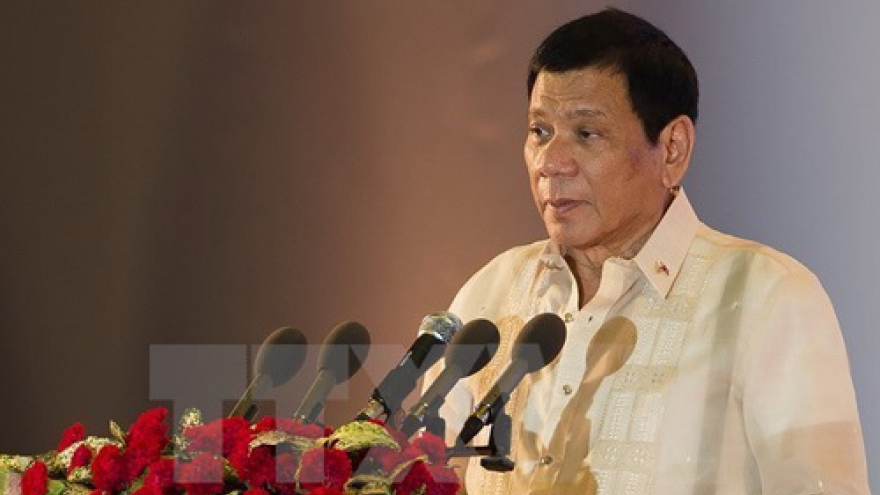 Philippine President begins official visit to Vietnam