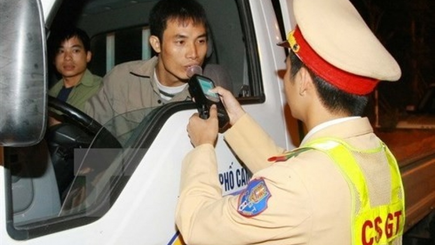 
        PM urges stronger measures to improve traffic safety
                              