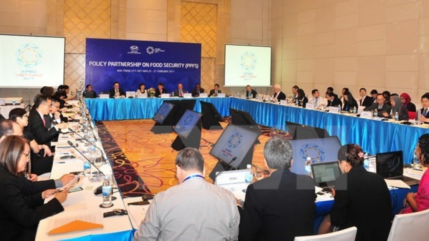 APEC officials discuss possible free trade area for Asia-Pacific