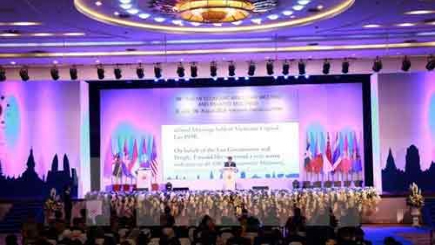
        ASEAN economic ministers meet in Vientiane
                              