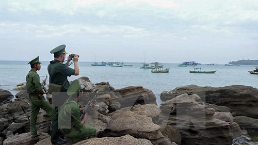 Tet gifts come to officers, people on southwestern islands