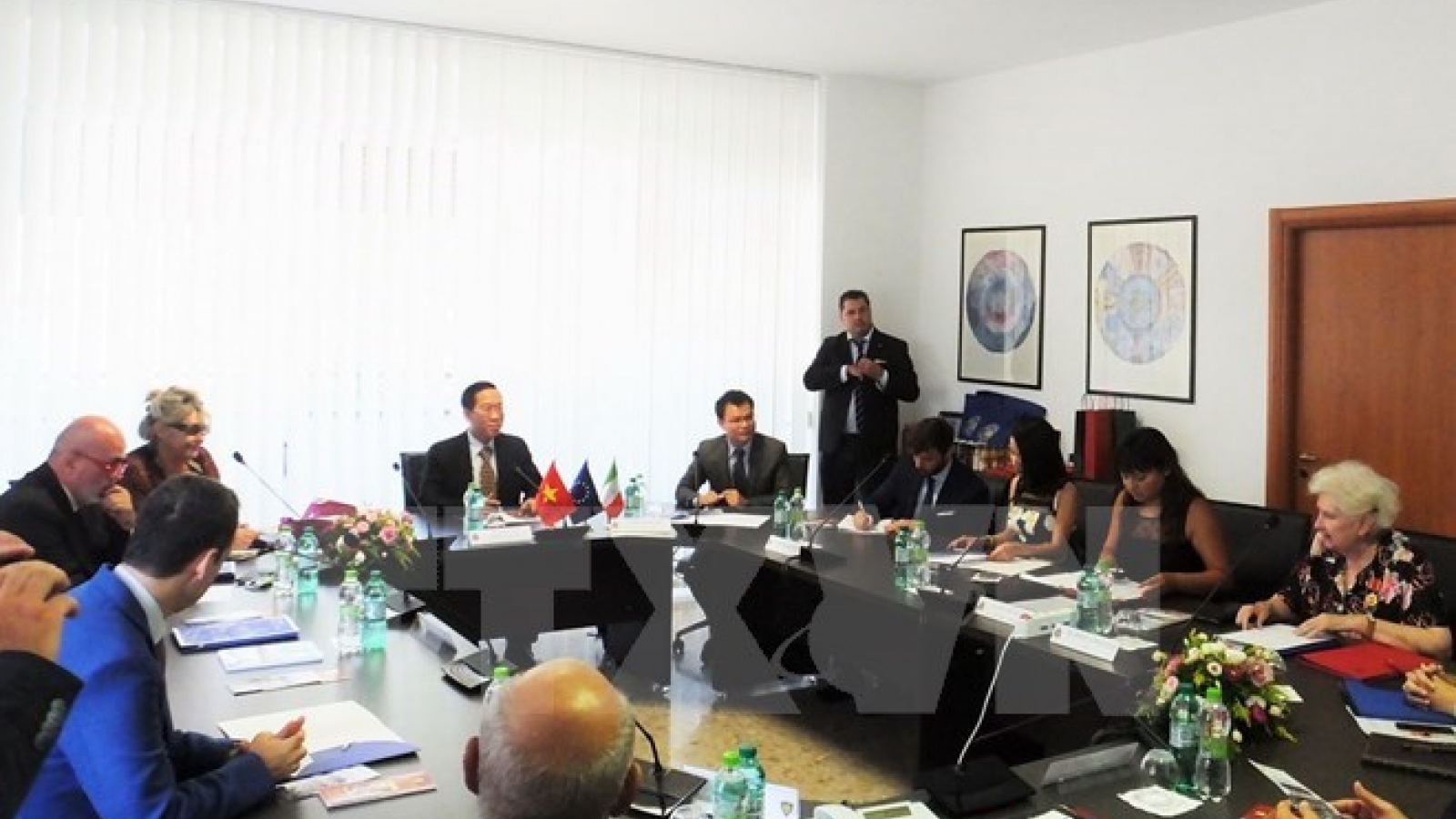 Vietnam, Italy universities to boost student exchanges