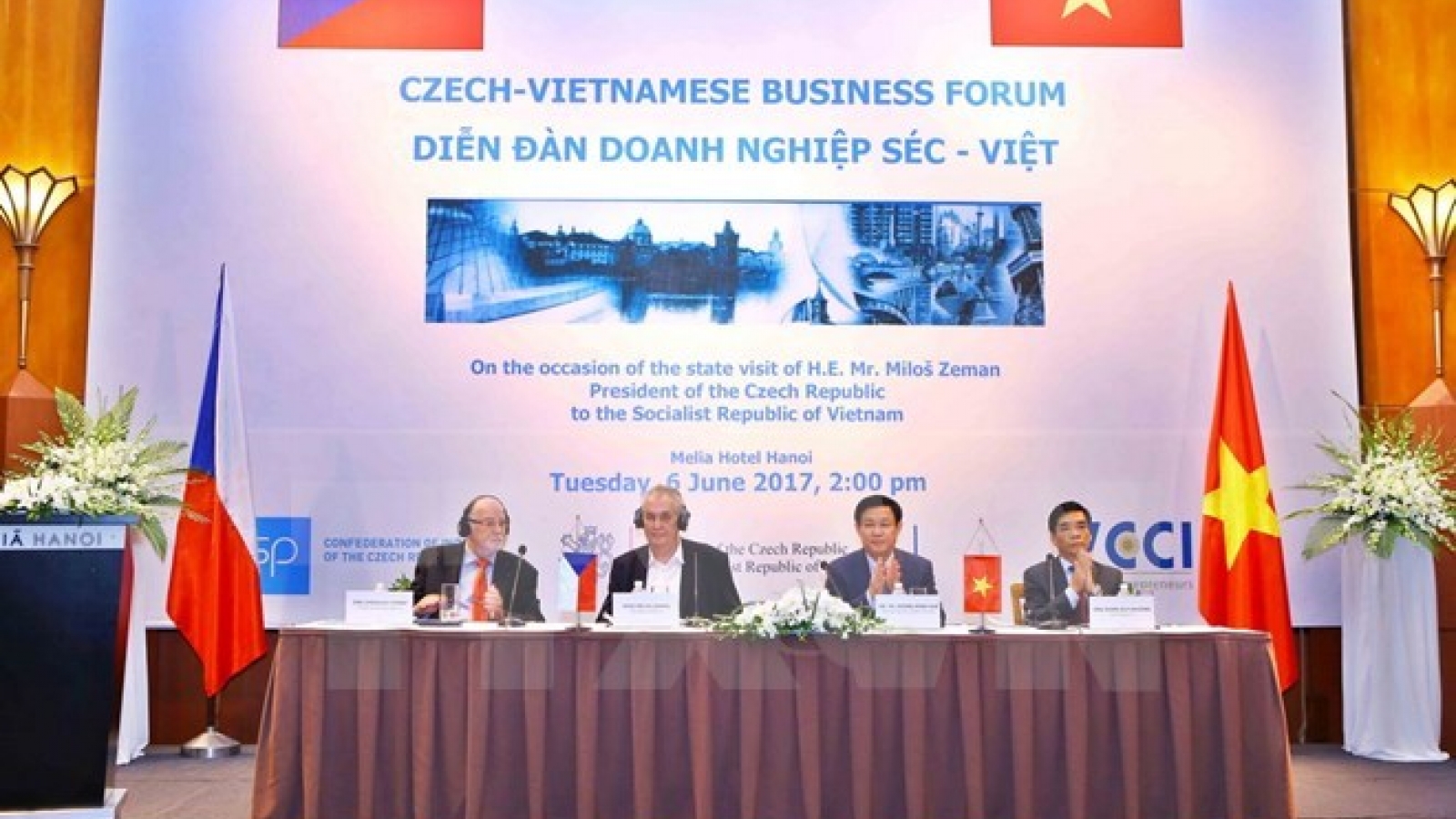 Vietnam-Czech business forum opens in Hanoi