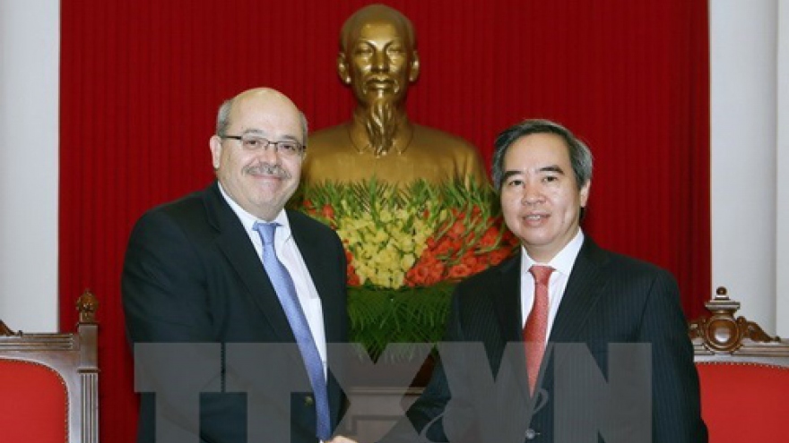 Party official meets with IMF specialists in Hanoi